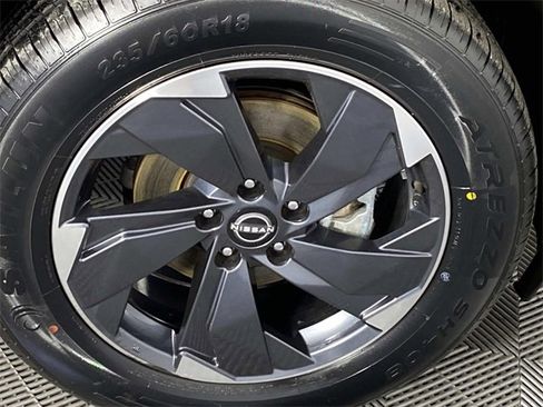 Used 2024 Nissan Rogue SV image 29