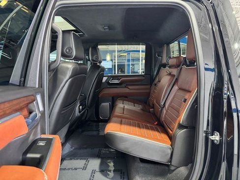 Used 2024 GMC Sierra 2500 Denali Ultimate AWD/4WD image 9