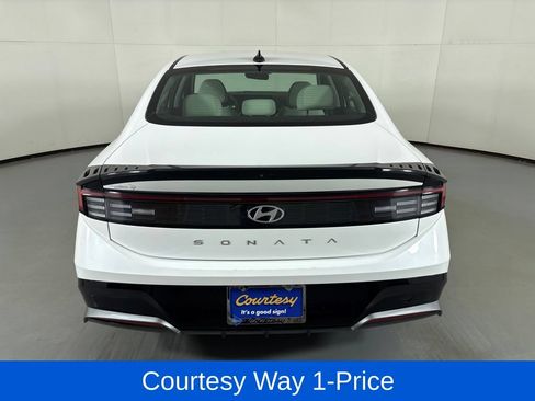Used 2025 Hyundai Sonata SEL FWD image 9