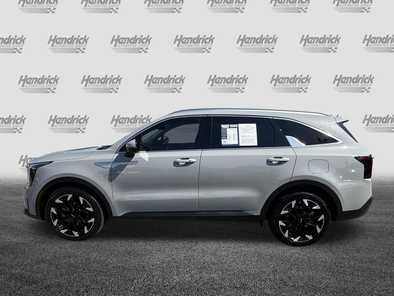 Used 2024 Kia Sorento EX w/ Panoramic Sunroof Package FWD image 7