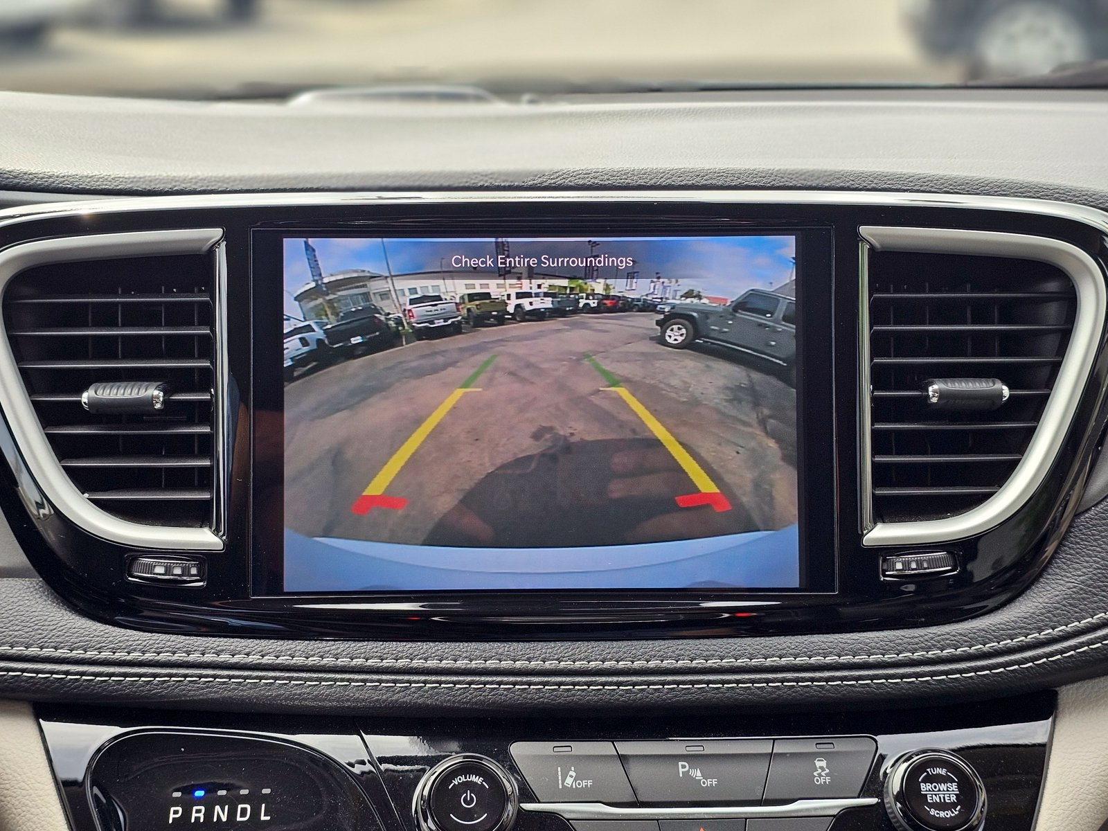 Used 2024 Chrysler Pacifica Limited FWD image 15