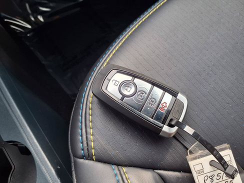 Used 2025 Ford Maverick Lobo AWD/4WD image 15