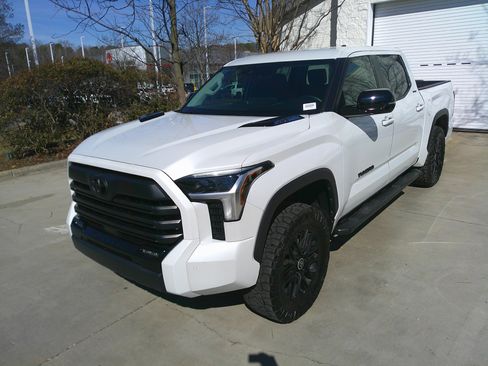 Used 2024 Toyota Tundra Limited image 5