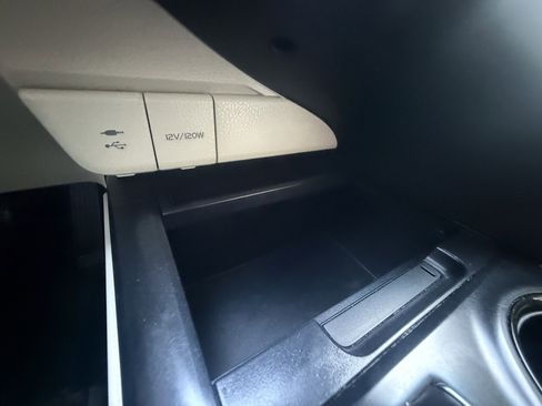 Used 2019 Toyota Camry LE image 28