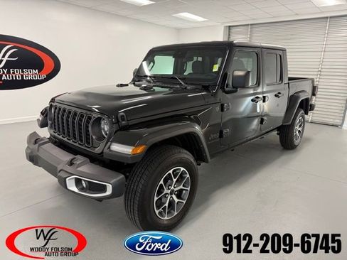 Used 2024 Jeep Gladiator Sport image 1