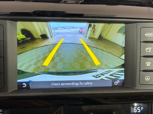 Used 2017 Jaguar F-PACE Premium image 25