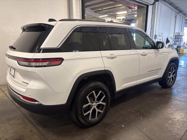 Used 2024 Jeep Grand Cherokee Limited w/ Trailer Tow Package AWD/4WD image 4
