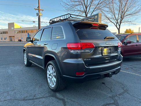 Used 2017 Jeep Grand Cherokee Limited w/ Trailer Tow Group IV AWD/4WD image 3