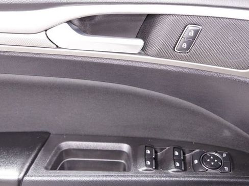 Used 2020 Ford Fusion SE image 22