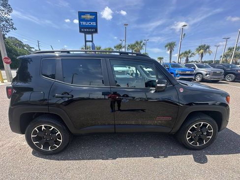 Used 2023 Jeep Renegade Trailhawk AWD/4WD image 17