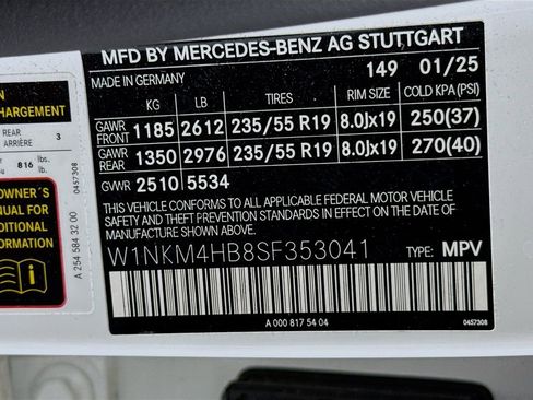 Used 2025 Mercedes-Benz GLC 300 4MATIC image 30