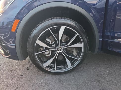 Used 2024 Volkswagen Tiguan SEL R-Line image 11