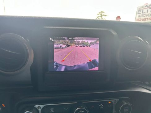 Used 2022 Jeep Gladiator Sport AWD/4WD image 14