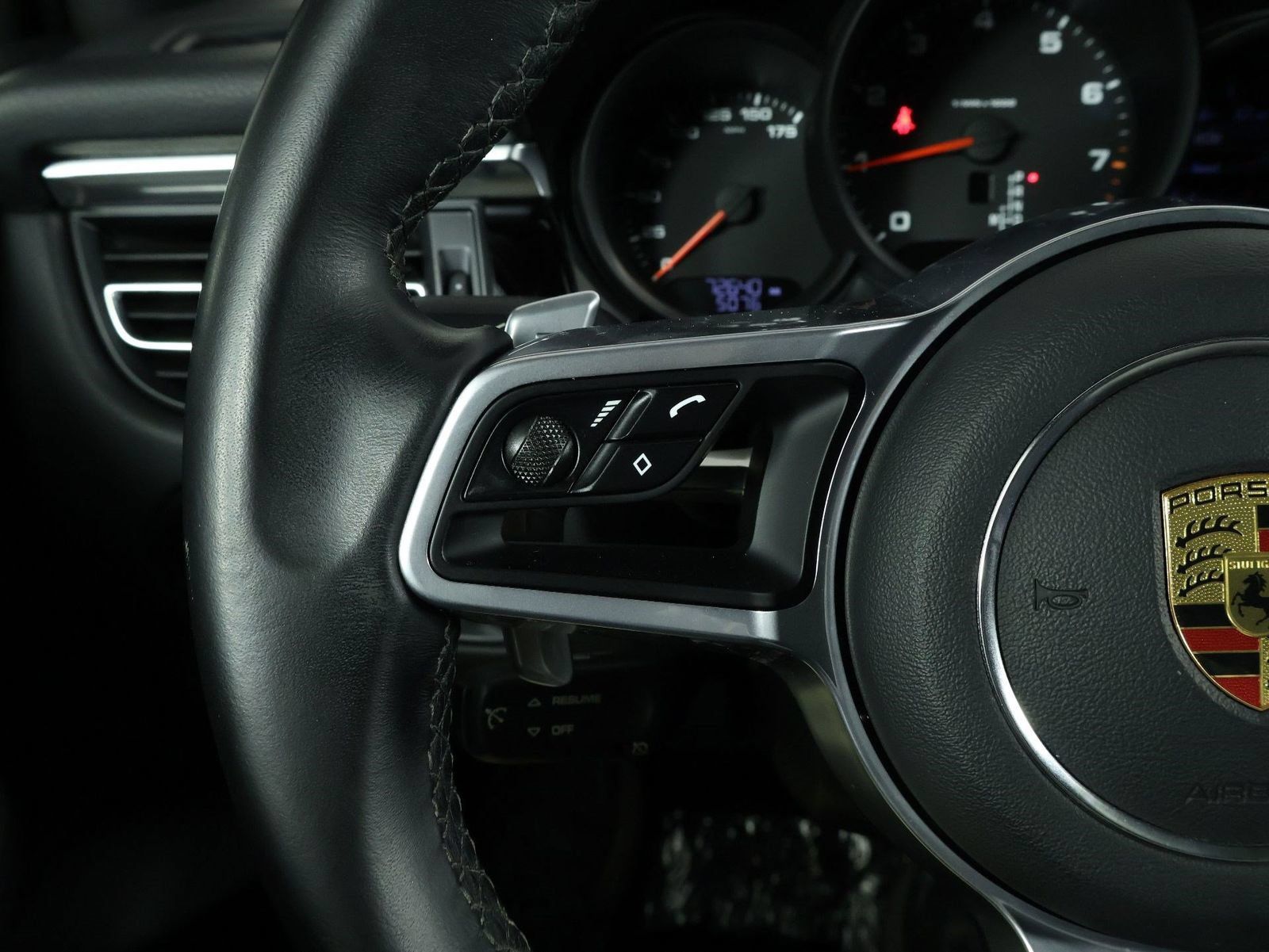 Certified 2021 Porsche Macan AWD/4WD image 14