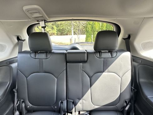 Used 2024 Honda Pilot Touring image 11