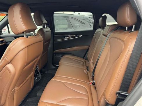Used 2023 Lincoln Nautilus Reserve AWD/4WD image 12
