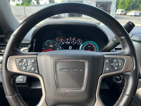 Used 2020 GMC Yukon Denali w/ Denali Premium Package AWD/4WD image 20