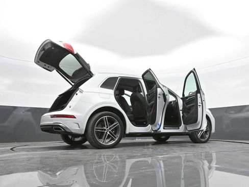 Used 2021 Audi Q5 e Premium Plus image 45