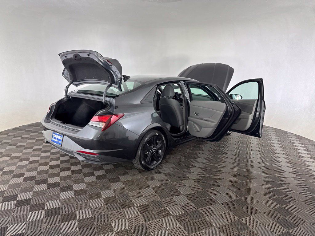 Used 2022 Hyundai Elantra SEL FWD image 15