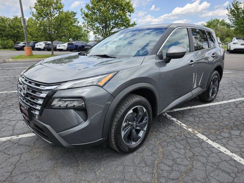 Used 2024 Nissan Rogue SV AWD/4WD image 13