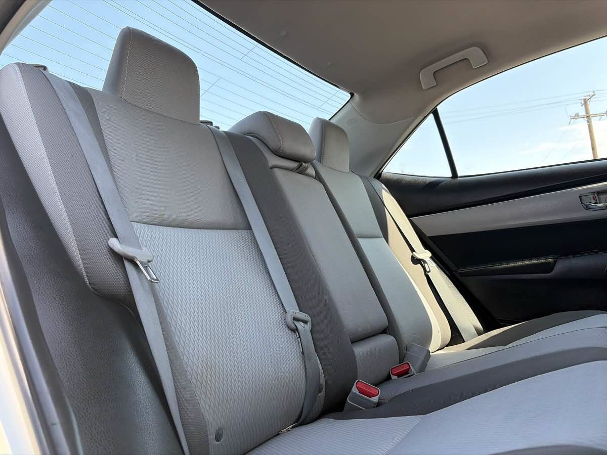 Used 2018 Toyota Corolla LE FWD image 25
