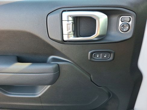 Used 2024 Jeep Wrangler Sport S image 12