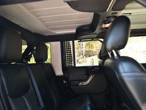 Used 2016 Jeep Wrangler Unlimited Sahara AWD/4WD image 19