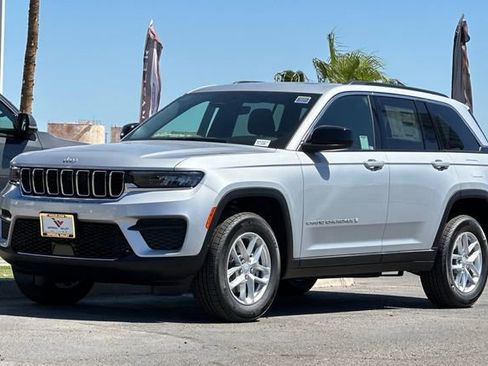 New 2025 Jeep Grand Cherokee Laredo X image 11