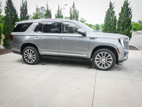 Used 2026 GMC Yukon Denali w/ Sun & Power Step Package AWD/4WD image 11