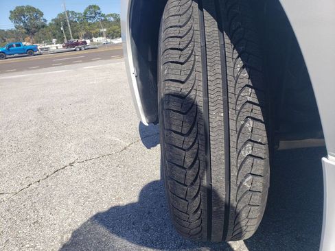 Used 2015 Nissan Quest S image 7