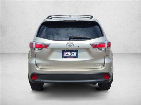 Used 2015 Toyota Highlander XLE AWD/4WD image 7