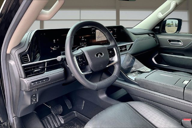 Used 2025 INFINITI QX80 Luxe w/ Exterior Package RWD image 14