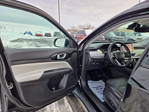 Used 2022 Jeep Compass Limited image 11