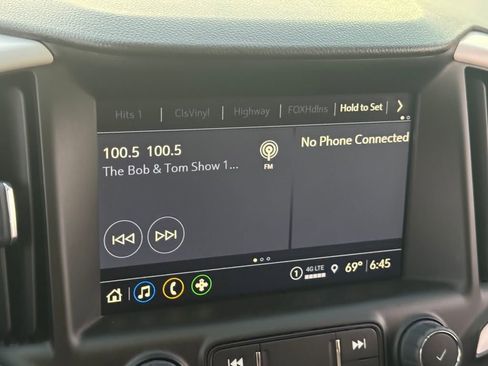 Used 2024 GMC Terrain SLT image 25