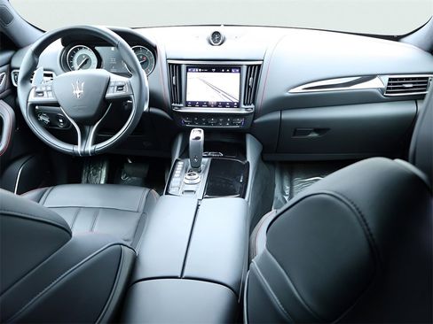 Used 2024 Maserati Levante GT Ultima image 15