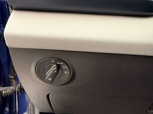 Used 2023 Volkswagen Taos SE image 18