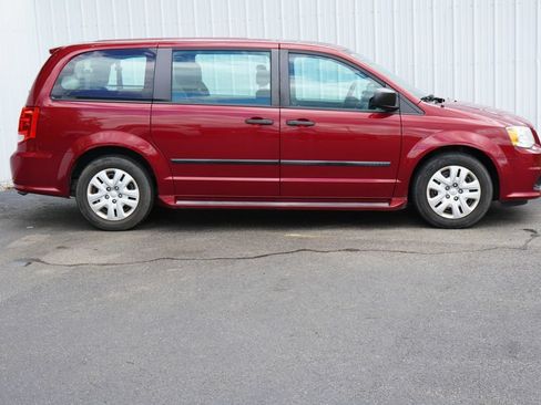 Used 2014 Dodge Grand Caravan American Value Package FWD image 2