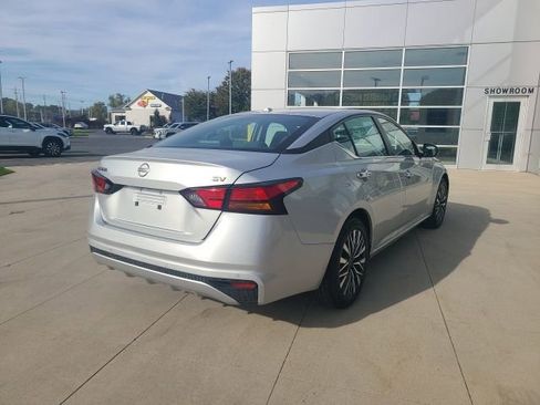 Used 2024 Nissan Altima 2.5 SV image 7