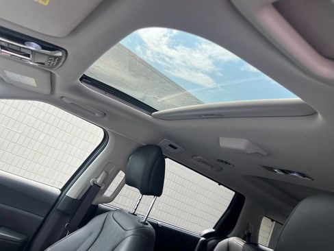 Used 2026 Kia Carnival SX w/ SX Dark Edition Package FWD image 22