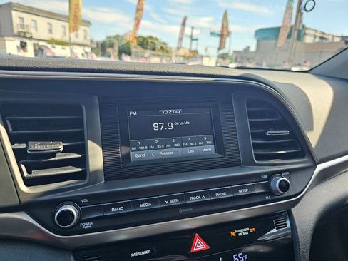 Used 2020 Hyundai Elantra SE w/ Cargo Package (C1) FWD image 24