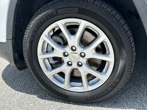 Used 2014 Jeep Cherokee Latitude FWD image 13