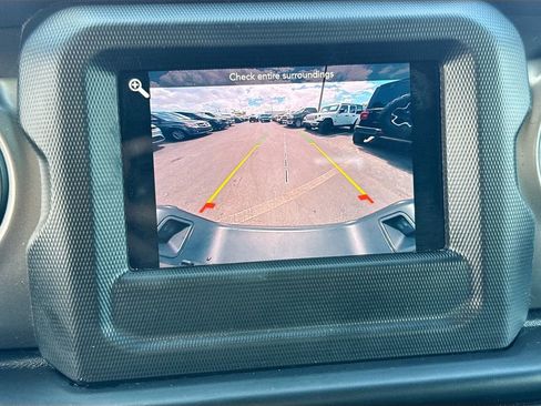 Used 2022 Jeep Gladiator Sport image 15