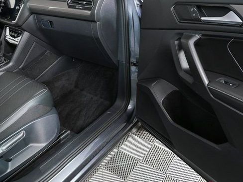 Certified 2023 Volkswagen Tiguan SE image 24