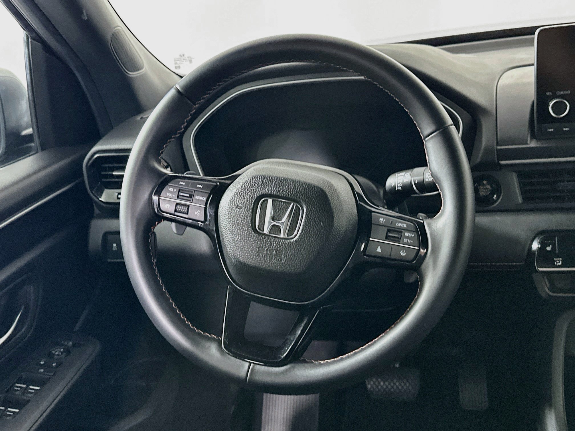 Used 2025 Honda Pilot Sport image 18