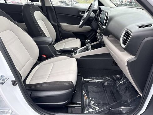 Used 2025 Hyundai Venue SEL FWD image 20
