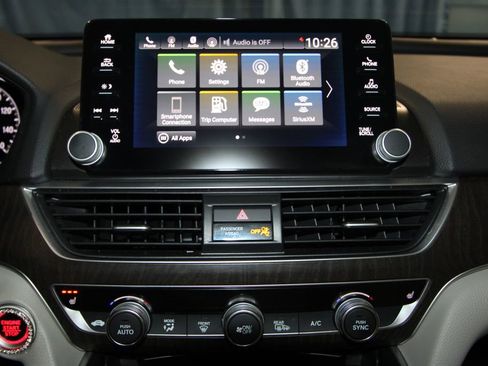 Used 2018 Honda Accord EX image 16