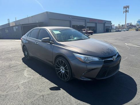 Used 2016 Toyota Camry SE image 7