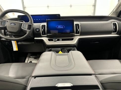 New 2025 Ford Expedition Active image 15