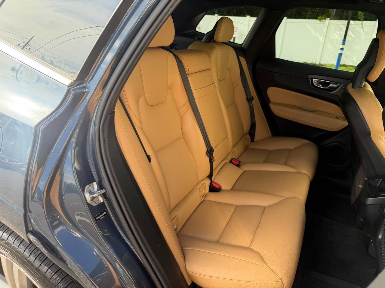 Used 2018 Volvo XC60 T6 Momentum w/ Convenience Package AWD/4WD image 45