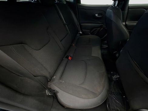 Used 2018 Jeep Renegade Altitude w/ UConnect 8.4 Nav Group FWD image 14
